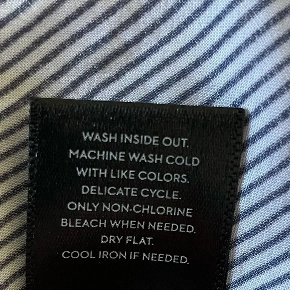 Simply Vera Wang Women’s Asymmetrical Blue Striped Blouse Size M - Picture 13 of 13